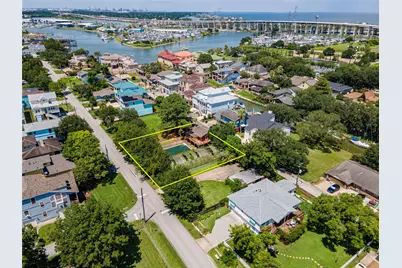 631 E Shore Drive, Clear Lake Shores, TX 77565 - Photo 1