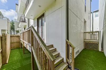 1108 W 15th 1/2 Street, Houston, TX 77008 - Photo 2