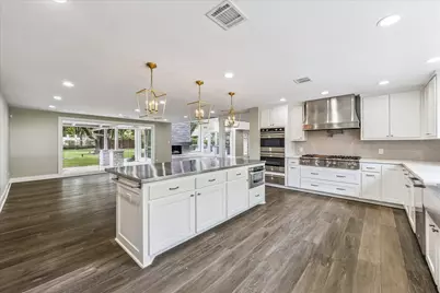 5524 Sturbridge Drive, Houston, TX 77056 - Photo 10