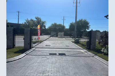 1611 Regents Court, Houston, TX 77055 - Photo 2