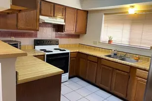 10122 Limewood Ln, Sugar Land, TX 77498 - Photo 6