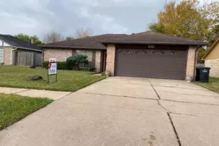 10122 Limewood Ln, Sugar Land, TX 77498 - Photo 2