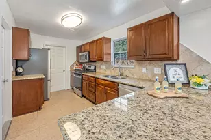 6510 Roos Rd, Houston, TX 77074 - Photo 8