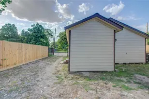 1051 W Little York Rd, Houston, TX 77091 - Photo 6