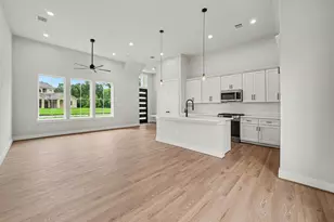 121 Shady Lake Dr, Houston, TX 77336 - Photo 2