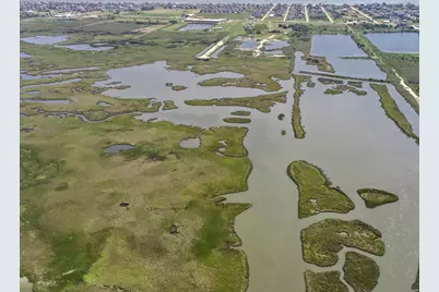 2169 Highway 87, Crystal Beach, TX 77650 - Photo 16