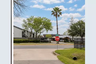3206 Jarvis Street, Houston, TX 77063 - Photo 8