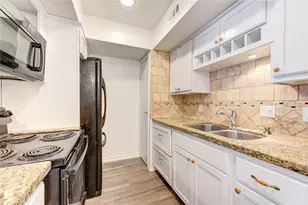 10202 Forum Park Dr, Houston, TX 77036 - Photo 12