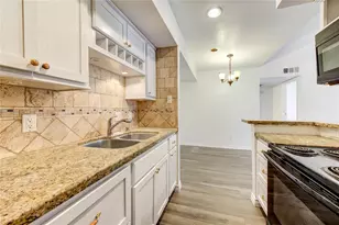 10202 Forum Park Dr, Houston, TX 77036 - Photo 12