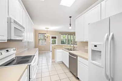 30 Blue Creek Place, The Woodlands, TX 77382 - Photo 10