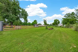 1429 County Rd 192, Alvin, TX 77511 - Photo 4