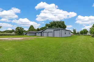 1429 County Rd 192, Alvin, TX 77511 - Photo 2