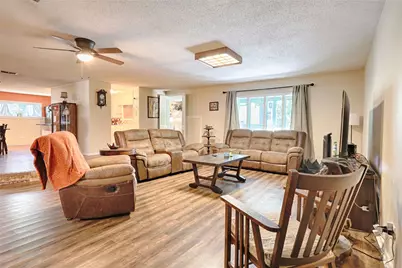 604 N Market Street, Hallettsville, TX 77964 - Photo 2