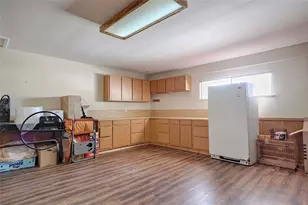 604 N Market St, Hallettsville, TX 77964 - Photo 10