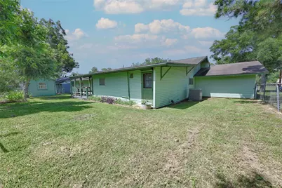 604 N Market Street, Hallettsville, TX 77964 - Photo 22
