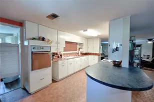 604 N Market St, Hallettsville, TX 77964 - Photo 6