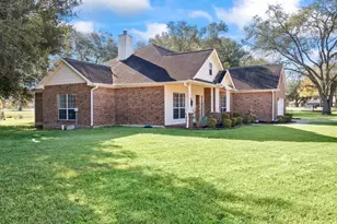 15592 Sandtrap Dr, Waller, TX 77484 - Photo 8