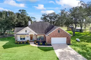 15592 Sandtrap Dr, Waller, TX 77484 - Photo 2