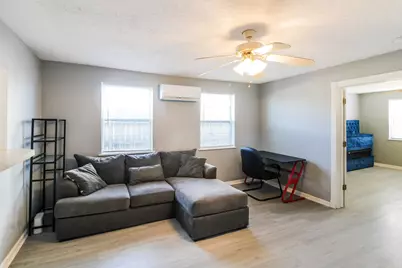 610 Ball #5, Galveston, TX 77550 - Photo 2