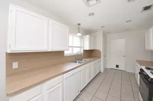 10918 Mulberry Ct, La Porte, TX 77571 - Photo 6