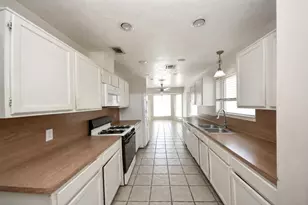 10918 Mulberry Ct, La Porte, TX 77571 - Photo 4