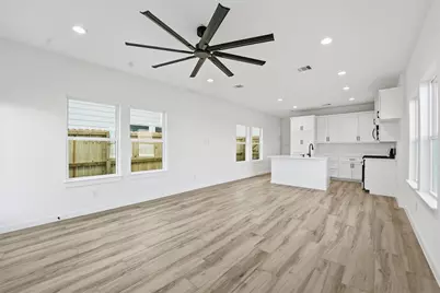 530 N 4th Street, La Porte, TX 77571 - Photo 6