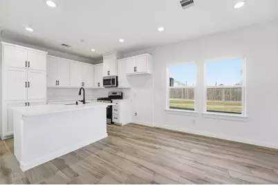 530 N 4th Street, La Porte, TX 77571 - Photo 4