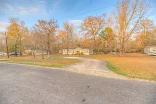17709 Pine View Dr, Conroe, TX 77302 - Photo 8