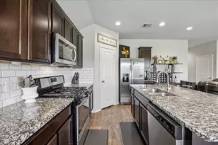 726 Desert Pea Ln, Arcola, TX 77583 - Photo 6