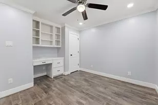 9410 Fairdale Ln, Houston, TX 77063 - Photo 8