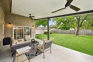 5130 Kingfisher Dr, Houston, TX 77035 - Photo 2