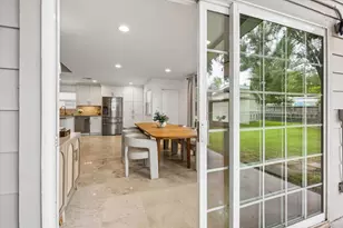 5130 Kingfisher Dr, Houston, TX 77035 - Photo 14