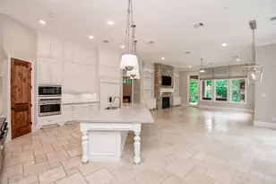 11910 Heritage Ln, Houston, TX 77024 - Photo 16