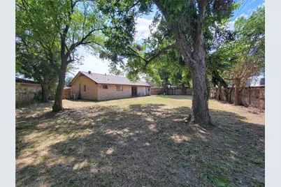 8618 Iron Liege Court, Houston, TX 77088 - Photo 32