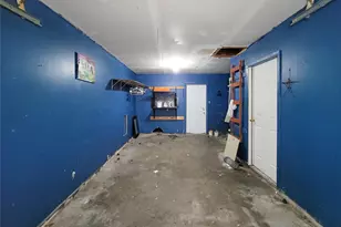 8618 Iron Liege Ct, Houston, TX 77088 - Photo 34