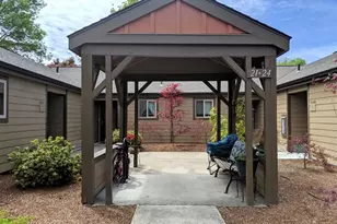 556 G St, Jacksonville, OR 97530 - Photo 2
