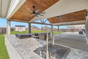 15003 Gulfstream Park Ave, Mont Belvieu, TX 77523 - Photo 32