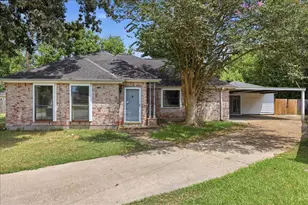 7215 Pleasant Bend Dr, Beaumont, TX 77708 - Photo 2