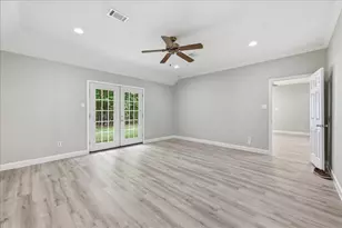 7215 Pleasant Bend Dr, Beaumont, TX 77708 - Photo 14