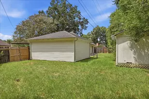 7215 Pleasant Bend Dr, Beaumont, TX 77708 - Photo 26