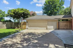 1910 Wynforest Dr, Deer Park, TX 77536 - Photo 4