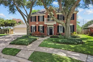 1910 Wynforest Dr, Deer Park, TX 77536 - Photo 2