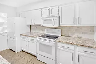 1500 Sandy Springs Rd, Houston, TX 77042 - Photo 2