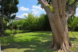 8133 Brandon St, Houston, TX 77051 - Photo 6