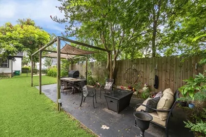 305 W Alamo Street, Brenham, TX 77833 - Photo 20