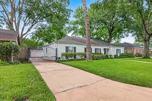 10026 Meadow Lake Ln, Houston, TX 77042 - Photo 2
