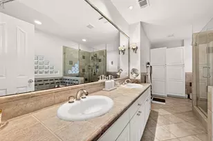 10026 Meadow Lake Ln, Houston, TX 77042 - Photo 22