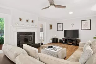 10026 Meadow Lake Ln, Houston, TX 77042 - Photo 14