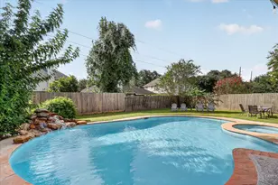 4614 Sunshine Dr, Sugar Land, TX 77479 - Photo 2