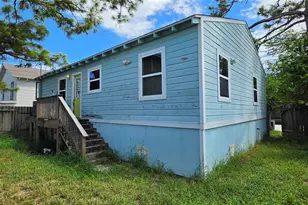 1719 50th St, Galveston, TX 77551 - Photo 2